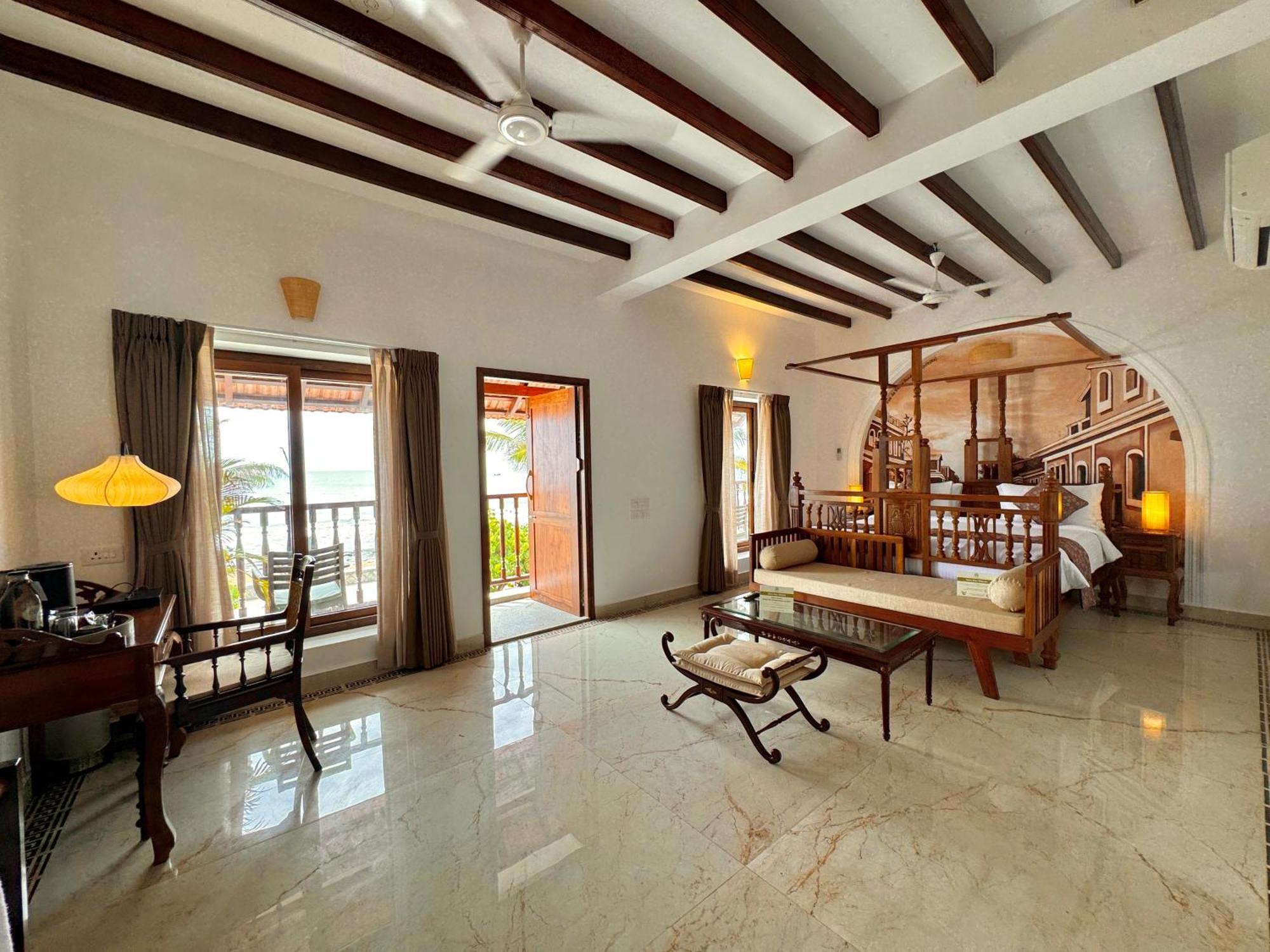 La Plage Seaview Suites Пондичерри Экстерьер фото