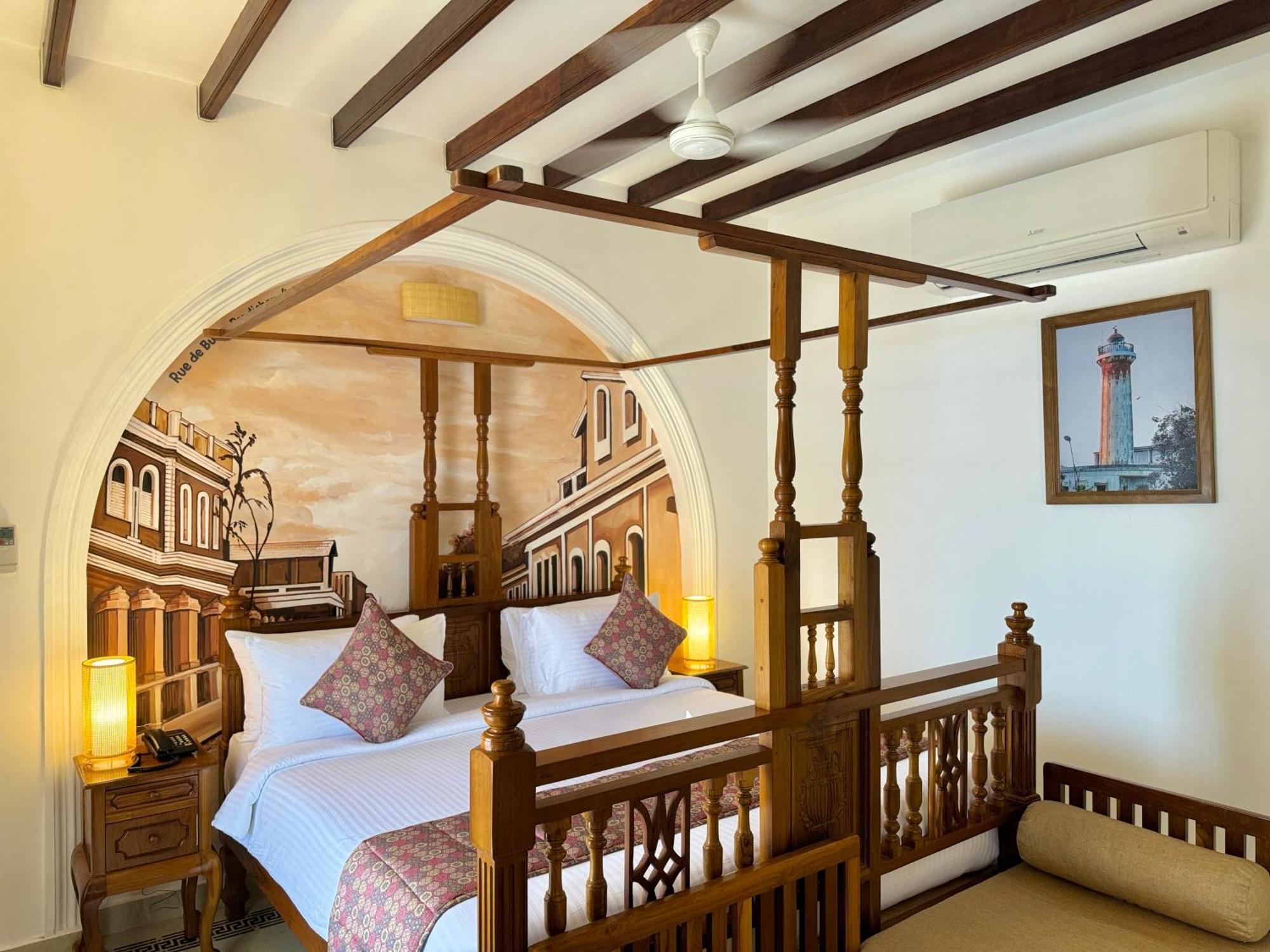 La Plage Seaview Suites Пондичерри Экстерьер фото