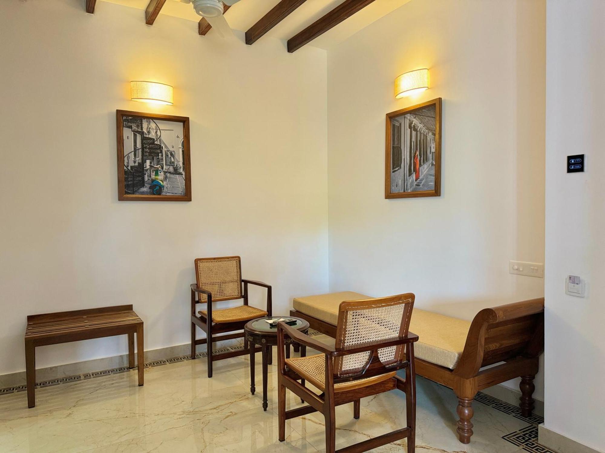 La Plage Seaview Suites Пондичерри Экстерьер фото