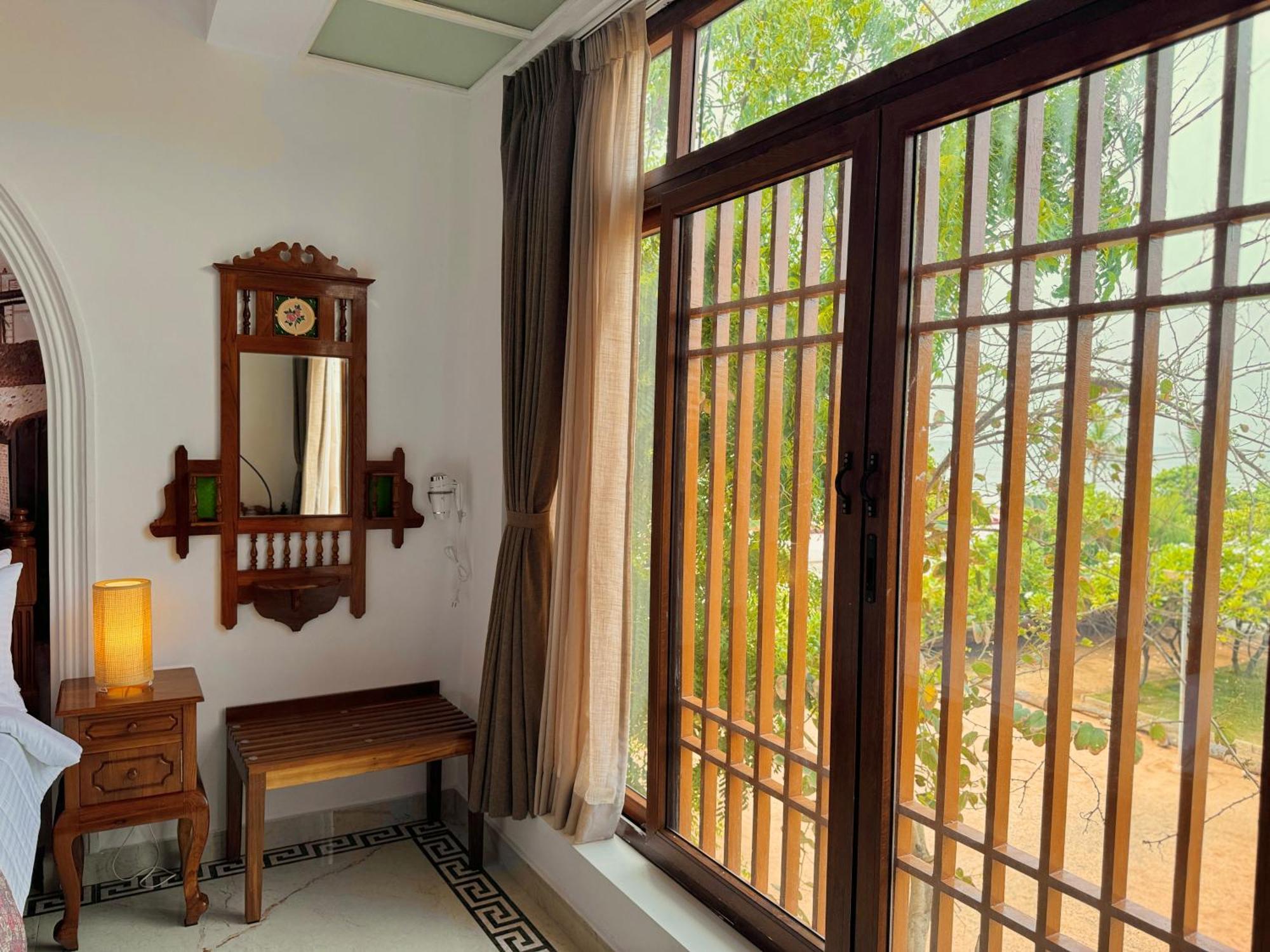 La Plage Seaview Suites Пондичерри Экстерьер фото