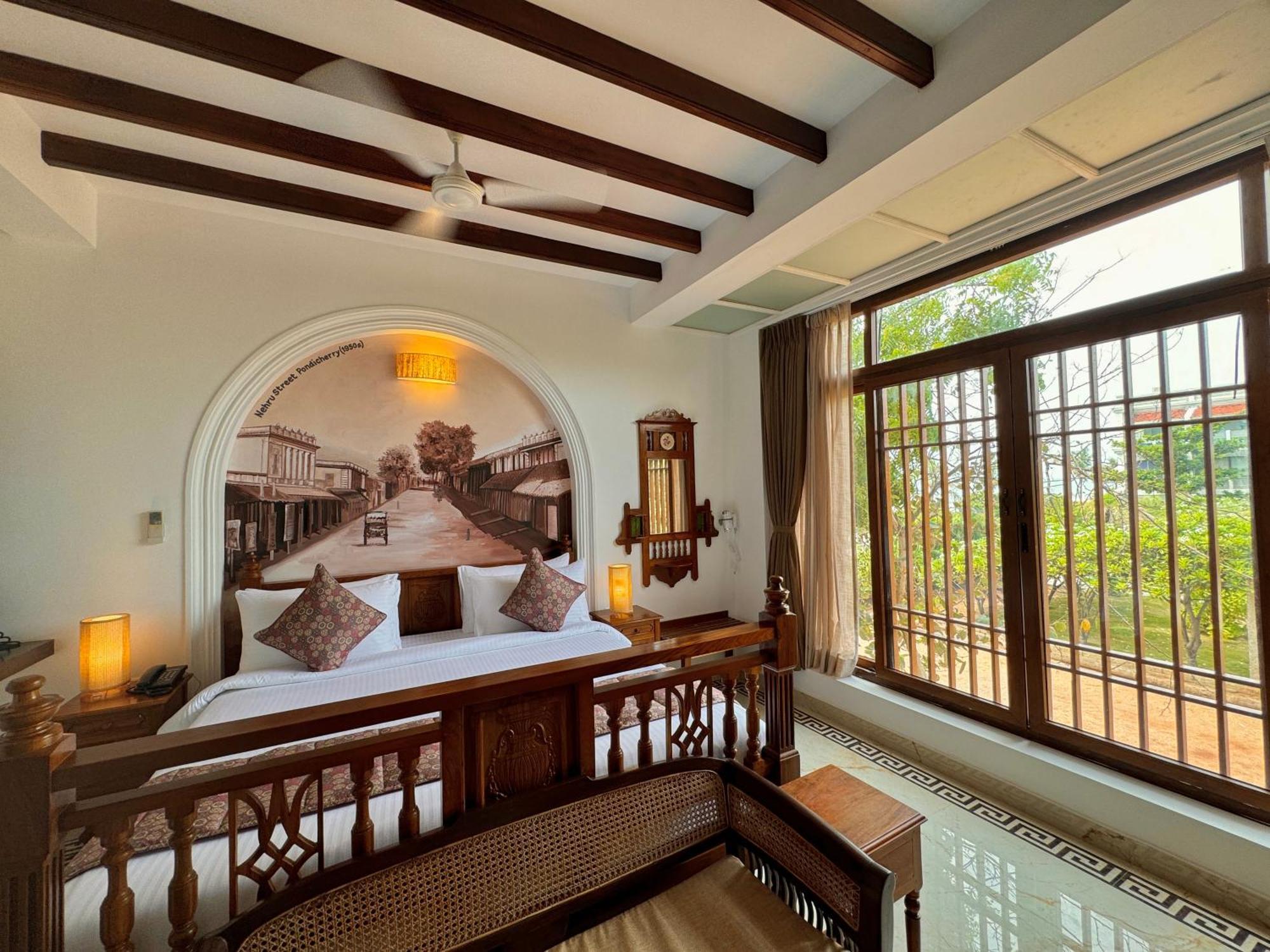 La Plage Seaview Suites Пондичерри Экстерьер фото