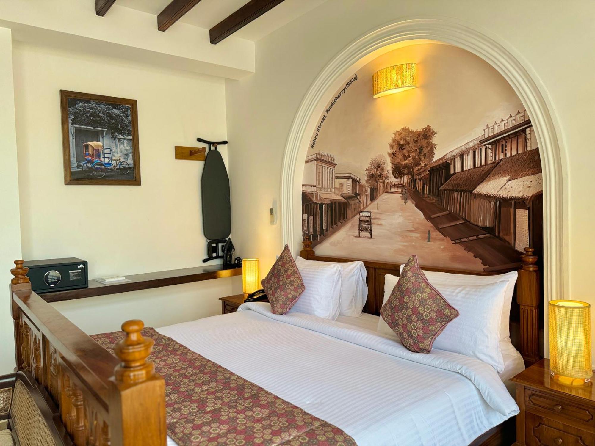 La Plage Seaview Suites Пондичерри Экстерьер фото