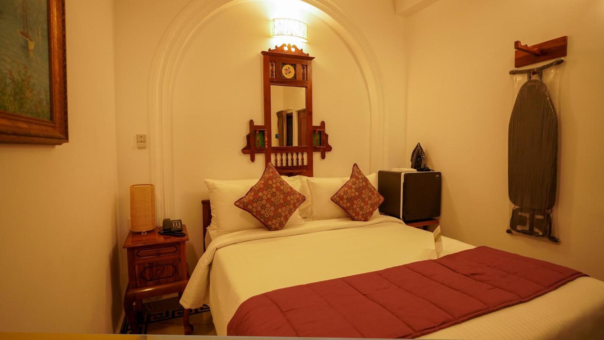 La Plage Seaview Suites Пондичерри Экстерьер фото