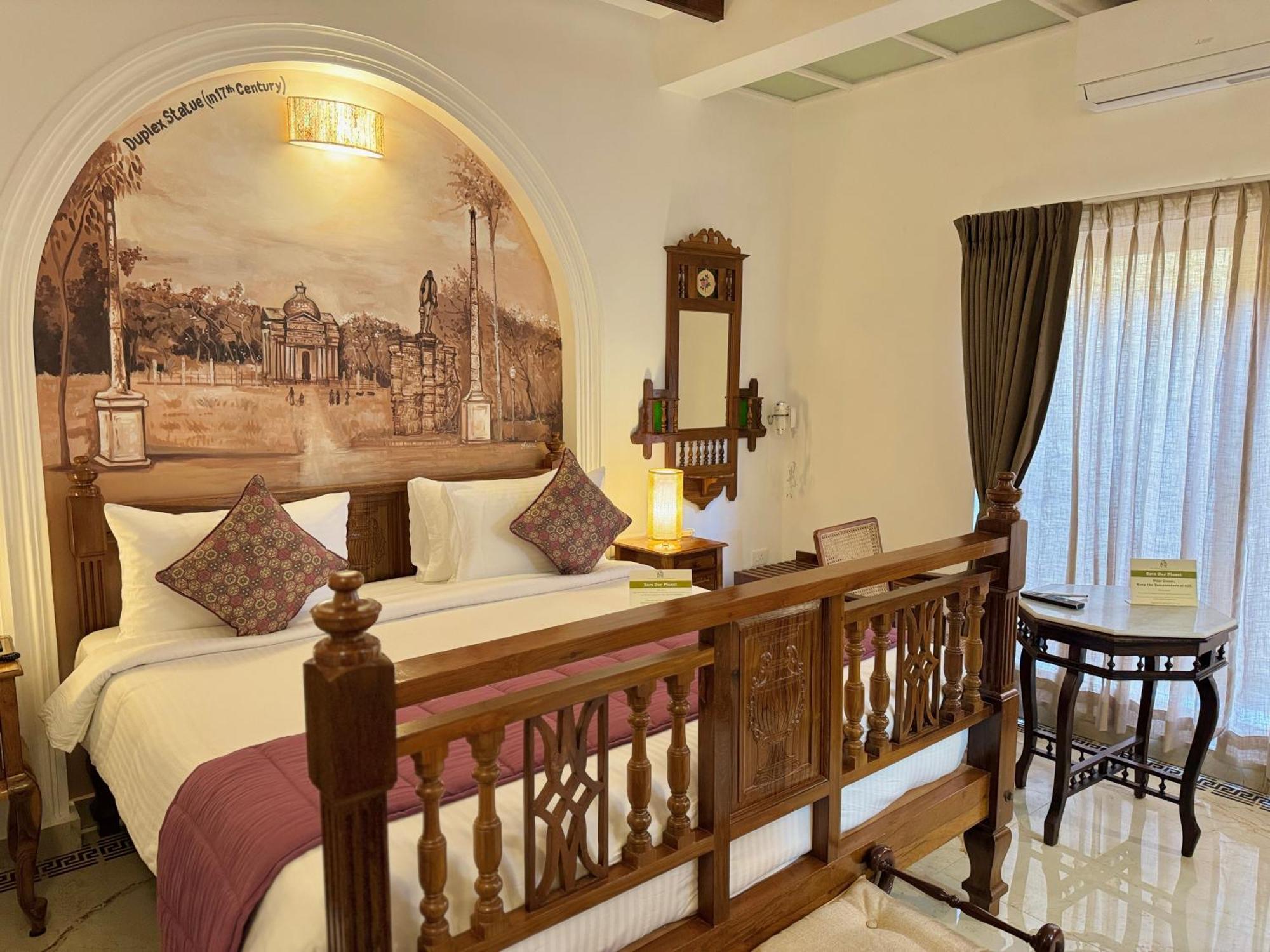 La Plage Seaview Suites Пондичерри Экстерьер фото